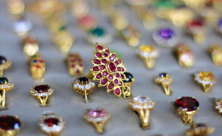 Heirloom Jewelry in Omaha: Document, Appraise, and Insure Before Passing Down