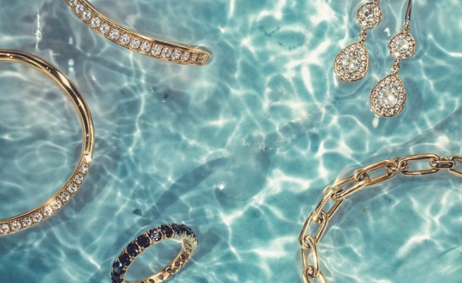 Omaha Pool, Lake, and Sunscreen Risks: Chlorine, SPF, and Jewelry Care