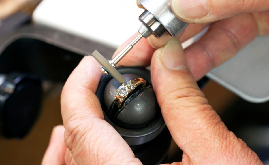Jewelry Repair Omaha: A Guide to Restoring Gold, Platinum, a