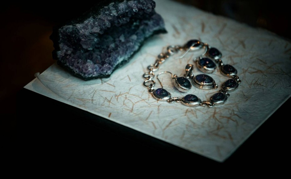 Everyday Gemstone Necklaces Omaha Locals Actually Wear