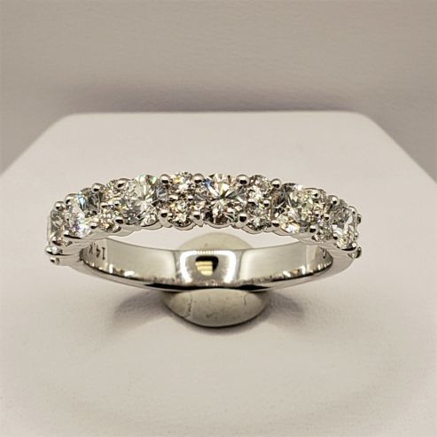 ROUND DIAMOND WEDDING BAND